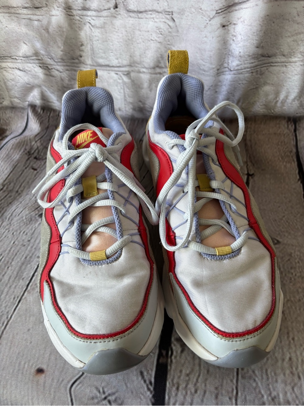 Nike Women’s RYZ 365 Red Topaz Gold CW5590-100 Sz 9.5 Athletic Sneakers Shoe - Picture 3 of 13
